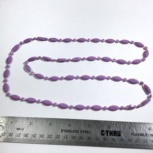 Lilac Bead Necklace 17 Lavender Single Strand Acrylic Bead Necklace Oval & Floral Alternating Patterns, Mod 1960s Costume Jewelry image 6