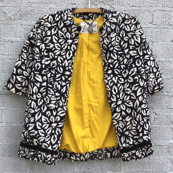 Vintage B & W Jacket w/ Leaf Pattern and Yellow L… - image 2