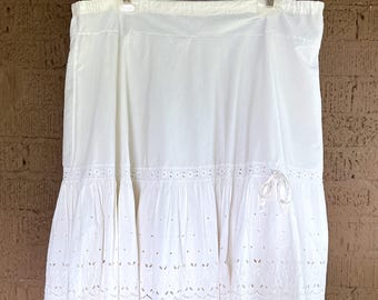 1950s White Cotton Eyelet Lace Crinoline w/ Satin Bow - MCM Petticoat Half Slip, Retro Swing Rockabilly Pin Up Square Dance Bridal Ballerina