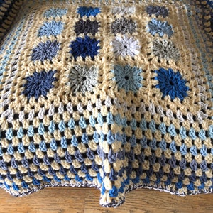 Baby blanket. Crocheted blanket. Crochet. Baby gift. Baby shower gifts. Cream and blue blanket.Handmade . New baby gift.Blankets.