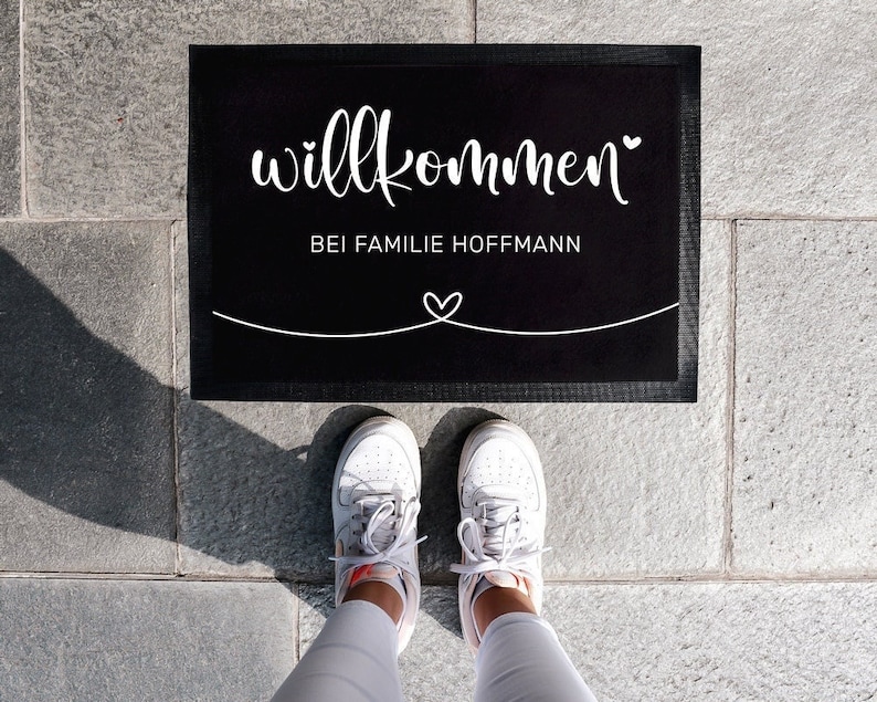 Personalisierte Fußmatte mit Wunschnamen Willkommen 35 x 50 cm oder 40 x 60 cm Geschenkidee zum Umzug, Einzug für Familien Bild 1