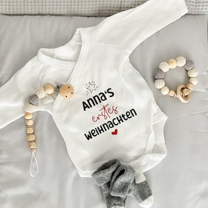 Personalisierter Premium Wickelbody | Babys erstes Weihnachten | Langarm Babybody | Bio-Baumwolle | Geschenk zur Geburt & Weihnachten