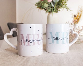 Personalisiertes Tassen Set | Herzhenkel | mit Wunschnamen und Datum | Mrs + Mr | Mrs + Mrs | Mr + Mr | Geschenk für Hochzeit der Eheleute