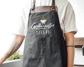 Personalisierte Grillschürze mit Kunstleder Applikation | Grillmeister | schwarz | Grillen mit Wunschnamen | Geschenk Idee für Barbecue Fan