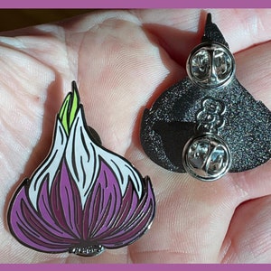 Purple Garlic enamel pin, gardener gift, botanical pin, farmer gift, collectable pin, werewolf protection, vampire repellent, culinary pin