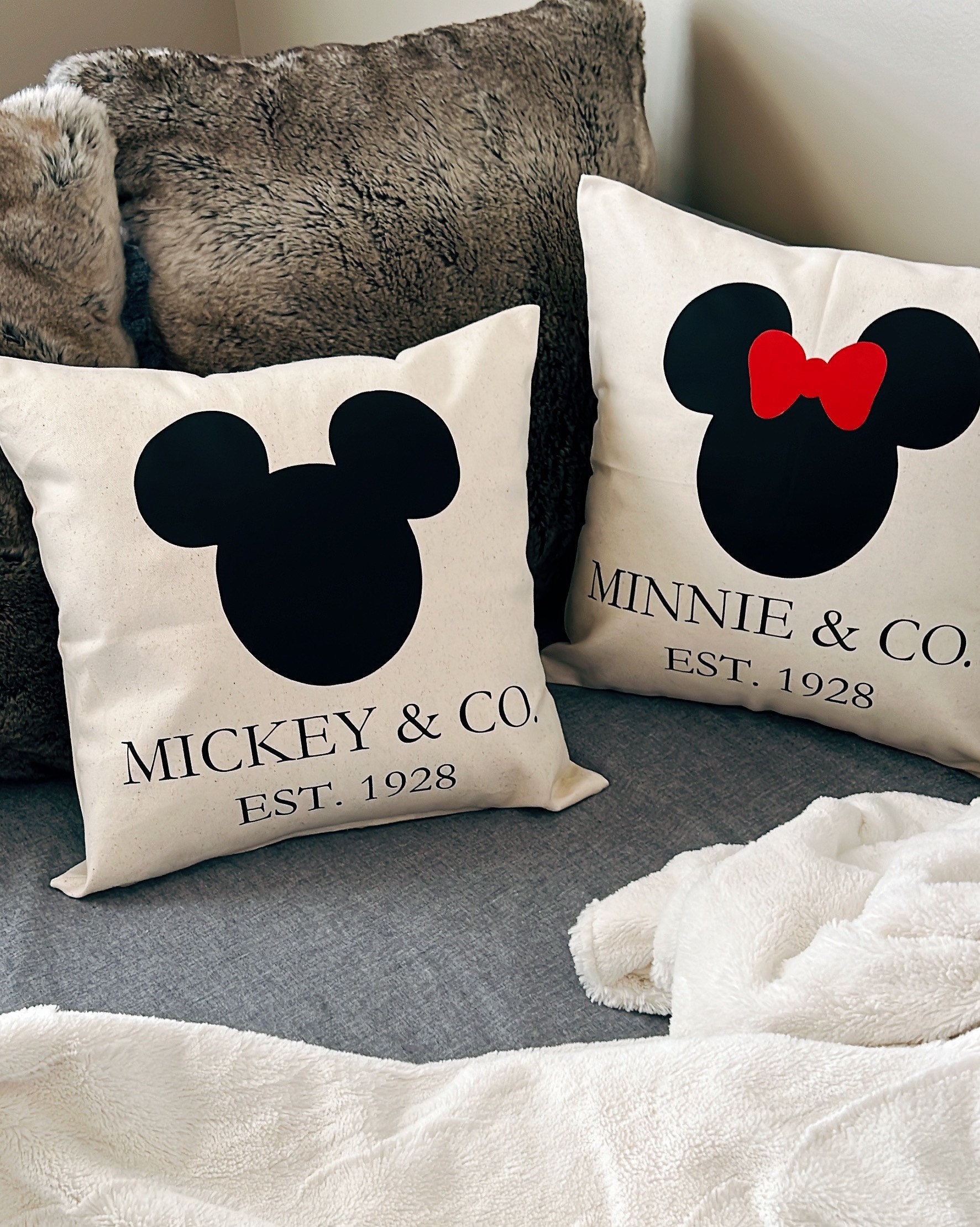 MICKEY MOUSE © DISNEY THROW PILLOWS