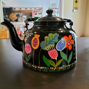 Hand-painted iron kettle with Tropical patterns