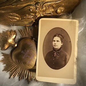 Antique CDV carte de visite portrait of a woman in mourning clothes garb cross necklace grief ephemera In Memoriam  Paris France