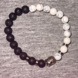 Howlite and black onyx buddha bracelet
