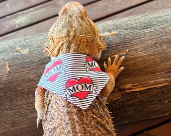Mother’s Day Bearded Dragon Bandana, Mom Heart Tattoo Beardie Scarf, I Love Mom Reptile Accessory, Spring Lizard Clothes, Reptile Mom Gift