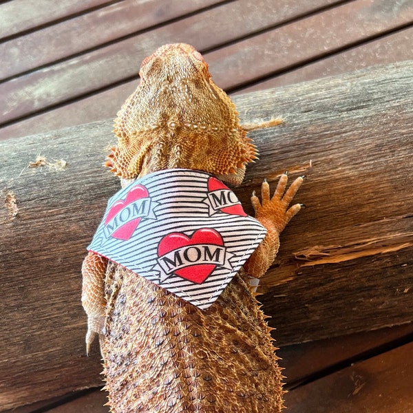 Mother’s Day Bearded Dragon Bandana, Mom Heart Tattoo Beardie Scarf, I Love Mom Reptile Accessory, Spring Lizard Clothes, Reptile Mom Gift