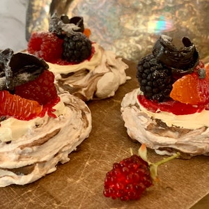 FAKE Mini Berry e Citrus Pavlova, acessório fotográfico, decoração de cozinha