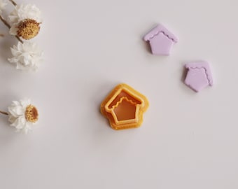 Mini cortador de arcilla Gingerbread House (tamaño de perno) / Cortador de arcilla de Navidad / Cortadores de pendientes de vacaciones de invierno / Cortadores de arcilla de perno