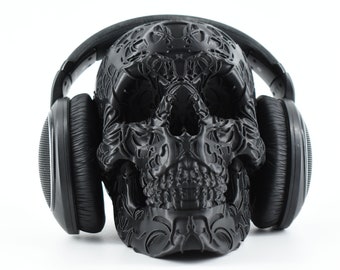 Alien Skull Life Size Headphone Stand, The Ultimate Gothic Accessory for Music and Gaming Enthusiasts