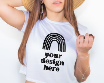 Bella Canvas 8882 Crop Top Mockup, Biała koszula, Model Mockup