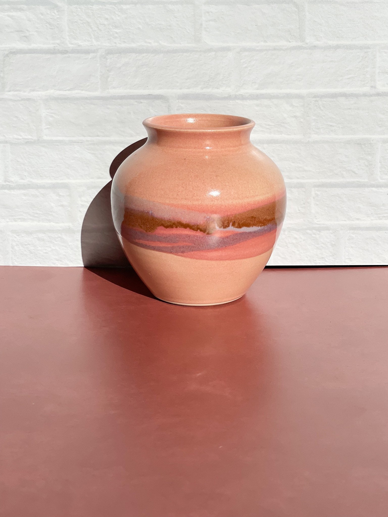 手作り陶器製花器 手作り陶器製サンセット花瓶：1970年代のホームデコレーション（7x6.8