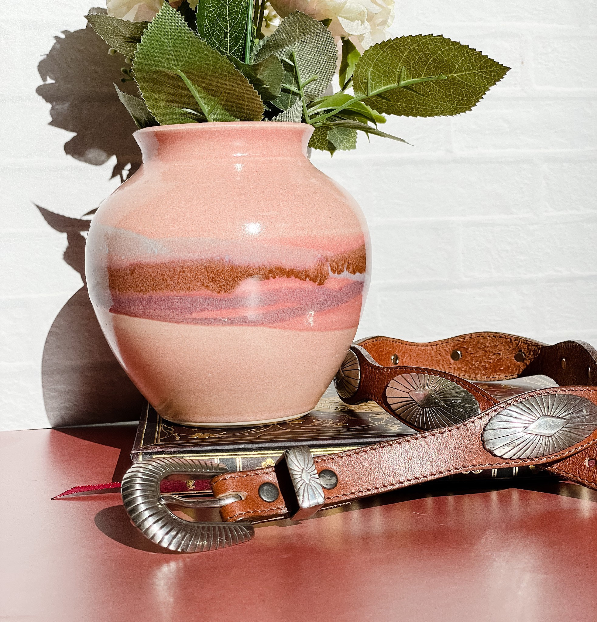 手作り陶器製サンセット花瓶：1970年代のホームデコレーション（7x6.8