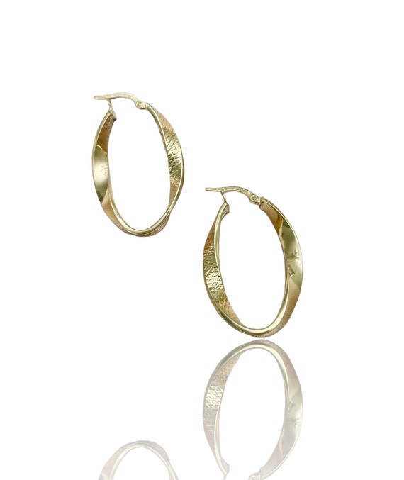 14kt Gold Oval Hoop Earrings: Textured Vintage Style