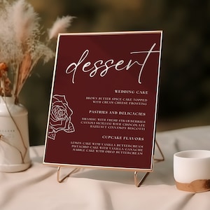 Kwiatowe bordowe menu ze słodyczami, minimalistyczny znak baru deserowego z czerwonymi różami, w pełni edytowalny szablon do natychmiastowego pobrania, rozmiary 5x7 i 8x10 | 0891