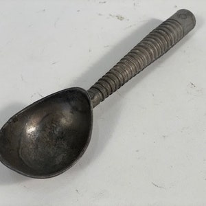 Vintage Cast Aluminum Ice Cream Scoop Ribbed Handle  - Made in Taiwan