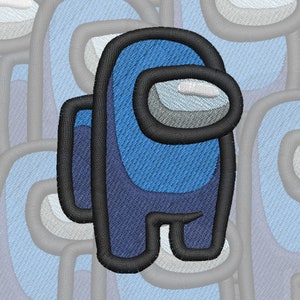 Puede incluir: Un parche bordado de un personaje de Among Us. El personaje lleva un traje espacial azul oscuro con un contorno negro. El personaje tiene una visera negra y un ojo blanco de forma ovalada.