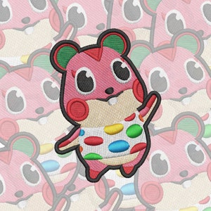 Puede incluir: Parche bordado de un animal rosa y blanco con la nariz roja y las orejas verdes. El animal lleva una camisa blanca con lunares de colores.