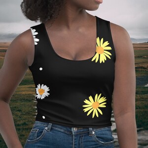 Crop top with yellow and white flower, Crop top with floral design, Luxury crop top, Best crop top with floral design, Lioness love