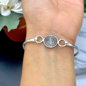 St Benedict bangle bracelet sterling silver 925, brazalete de plata Mexicana, San Benito medalla , Mexican plata , silver bracelet