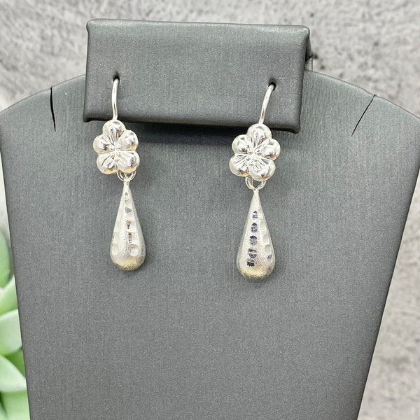 Sterling silver 925 long drop earrings,  Flower earrings, aretes de gota largos,  Plata de mexico 925 , antique style