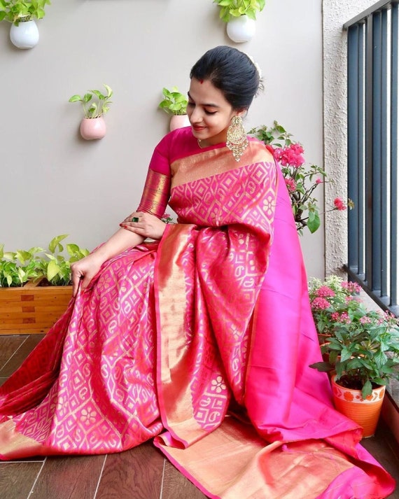 How To Wear Designer Sarees For Cocktail Party – Pure Elegance
