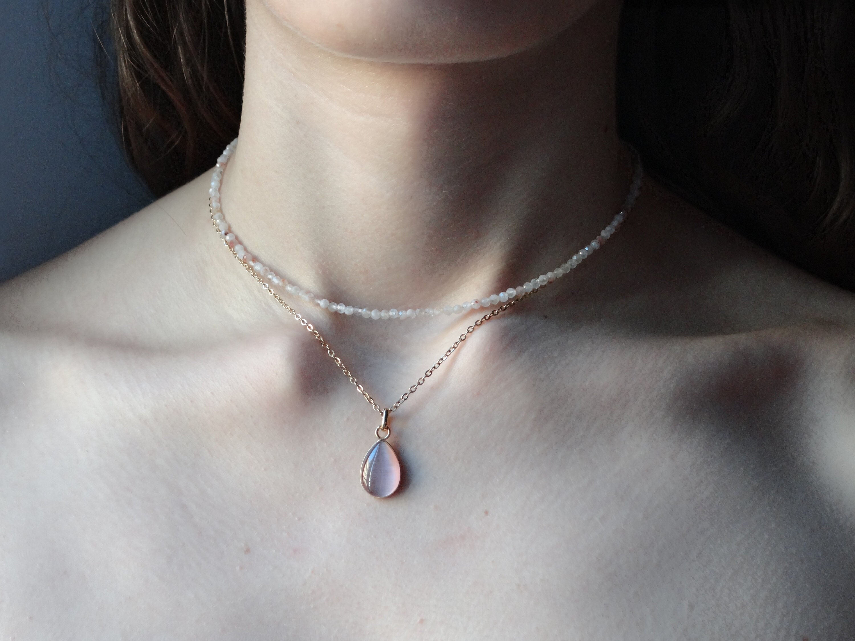 Collana con ciondolo gemotrico ovale grande per le donne a doppio filo