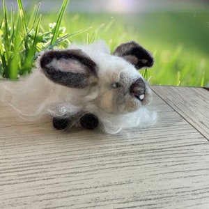 White Fluffy Felt Bunny |  Vilten Konijn Vriend, Handgemaakte Bunny Toy, Vilten Vriend, Needlefelt Paashaas, Pasen Cadeau, Kwekerij Decor