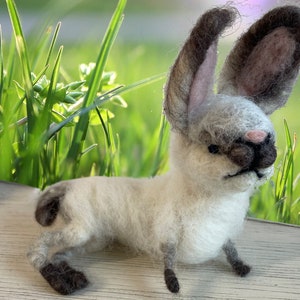 White Felt Bunny Vriend |  Vilten Konijn Konijn, Handgemaakte Bunny Toy, Vilten Vriend, Needlefelt Paashaas, Pasen Cadeau, Kwekerij Decor