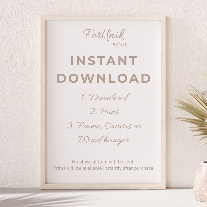 Puede incluir: Un marco blanco con fondo beige y el texto "Fortlnik Prints" en la parte superior. El texto "INSTANT DOWNLOAD" est&aacute; en letras grandes y negritas. Debajo, una lista de instrucciones dice: "1. Descargar 2. Imprimir 3. Marco, lienzo o colgador de madera". El texto "No se enviar&aacute; ning&uacute;n art&iacute;culo f&iacute;sico. Las impresiones estar&aacute;n disponibles instant&aacute;neamente despu&eacute;s de la compra" est&aacute; en la parte inferior.