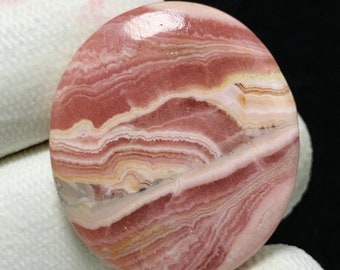 Natürlicher Rhodochrosit, Oval Cabochon, 29x26x5 MM, 48 CTS, Wunderschöner Cabochon. #10011