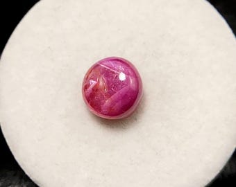 Natuurlijke Afrikaanse robijn, ronde cabochon, 9 x 5 mm, 4 kts, prachtige cabochon, #15832