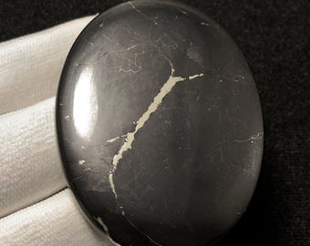 Piryt Szungit, Kaboszon owalny, 58x44x5 mm, 112 CTS, Piękny kaboszon, #13749