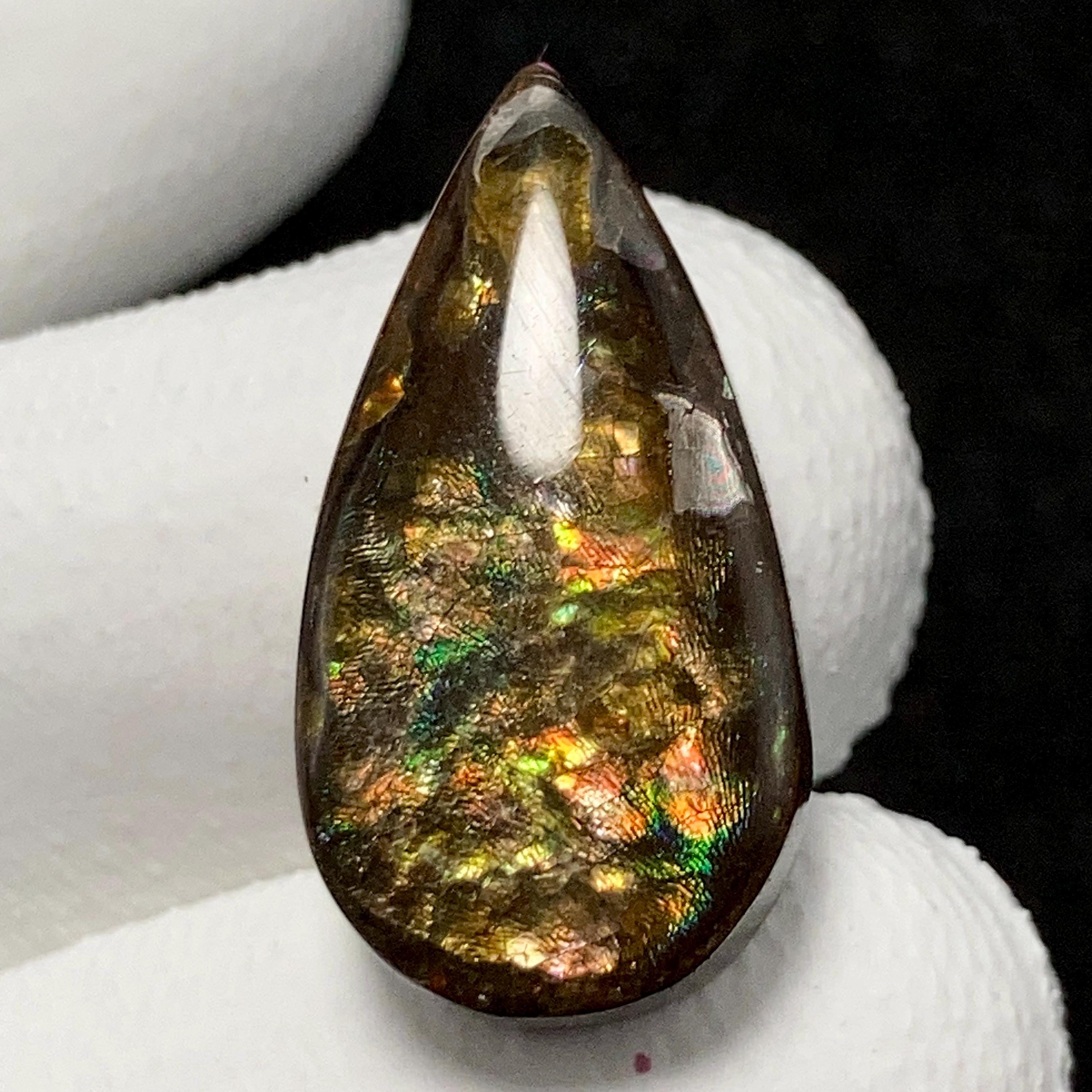 ゴールデン アンモライト、ペアー カボション、23x12x5 MM、13 CTS