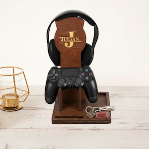 Personalized Wood Gamer Headphone & Controller Stand – Engraved Gaming Room Decor