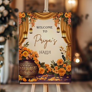 Puede incluir: Bienvenido al Haldi de Priya, un cartel con un diseño floral con flores naranjas, linternas doradas y una olla dorada con intrincados patrones. El cartel está en un caballete de madera.