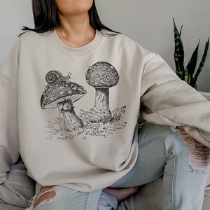 Mushroom and Snail Crewneck Sweatshirt Goblincore Clothing Cottagecore Crewneck Indie sweatshirt,Cozy hippie hoodie Oversized sweatshirt