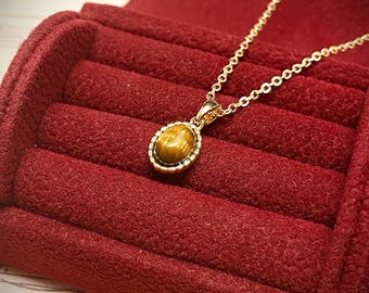 Vintage Elegant Ruby Red Oval Charm Necklace