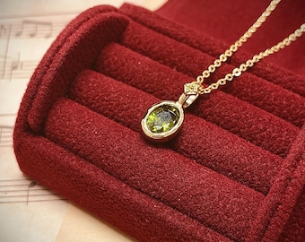 Vintage Elegant Ruby Red Oval Charm Necklace