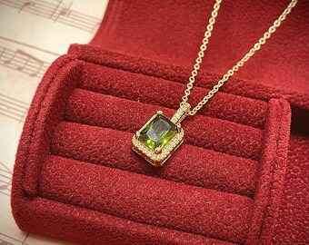 Vintage Elegant Ruby Red Oval Charm Necklace