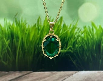 Vintage emerald green oval Charm Necklace