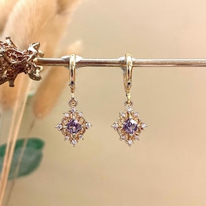 Vintage gouden lavendel paars diamanten bedel Huggie oorringen