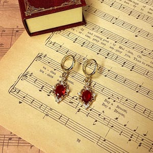 Vintage Elegante Rubin Rot Anhänger Huggie Creolen - Januar Geburtsstein