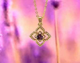 Vintage Elegant Ruby Red Oval Charm Necklace