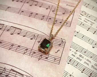 Vintage Elegant Ruby Red Oval Charm Necklace