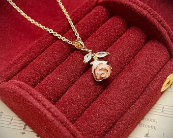 Vintage Elegant Ruby Red Oval Charm Necklace